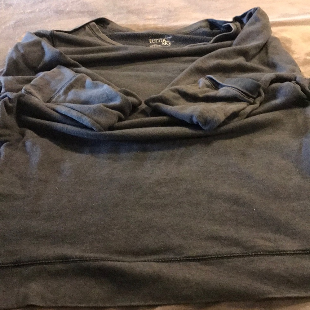 Long sleeve grey sweatshirt